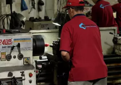 peralatan teknik lathe machine